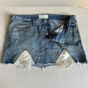 FREE PEOPLE Skirt TIRE SWING MINI Ripped Denim Handkerchief Lace Hem Size 6‎